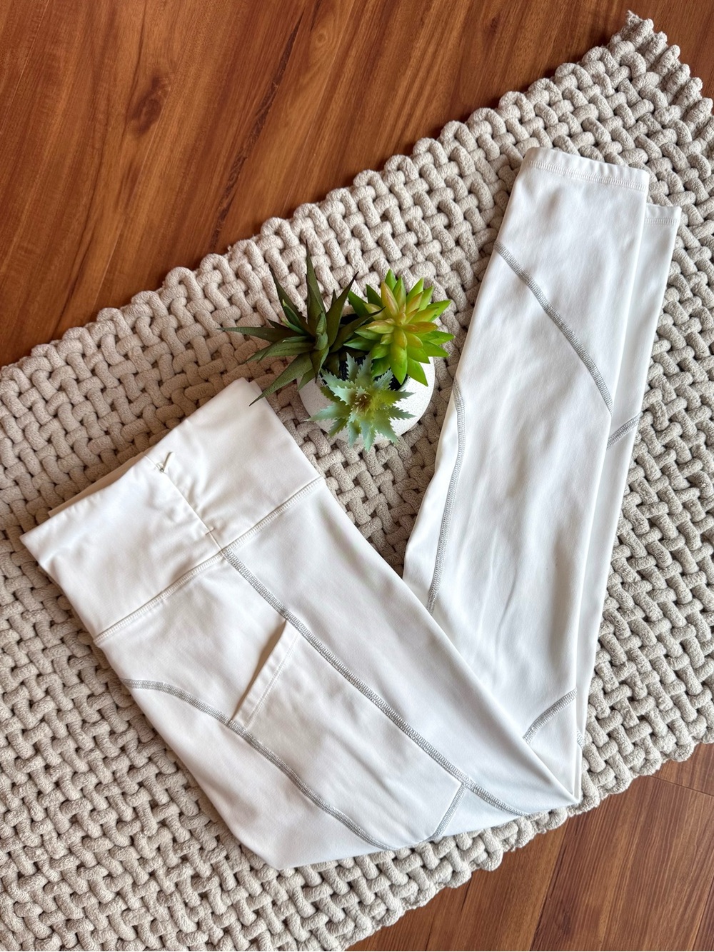 Fabletics | Women’s Reflective Cold Weather High-Waisted Leggings White | Large